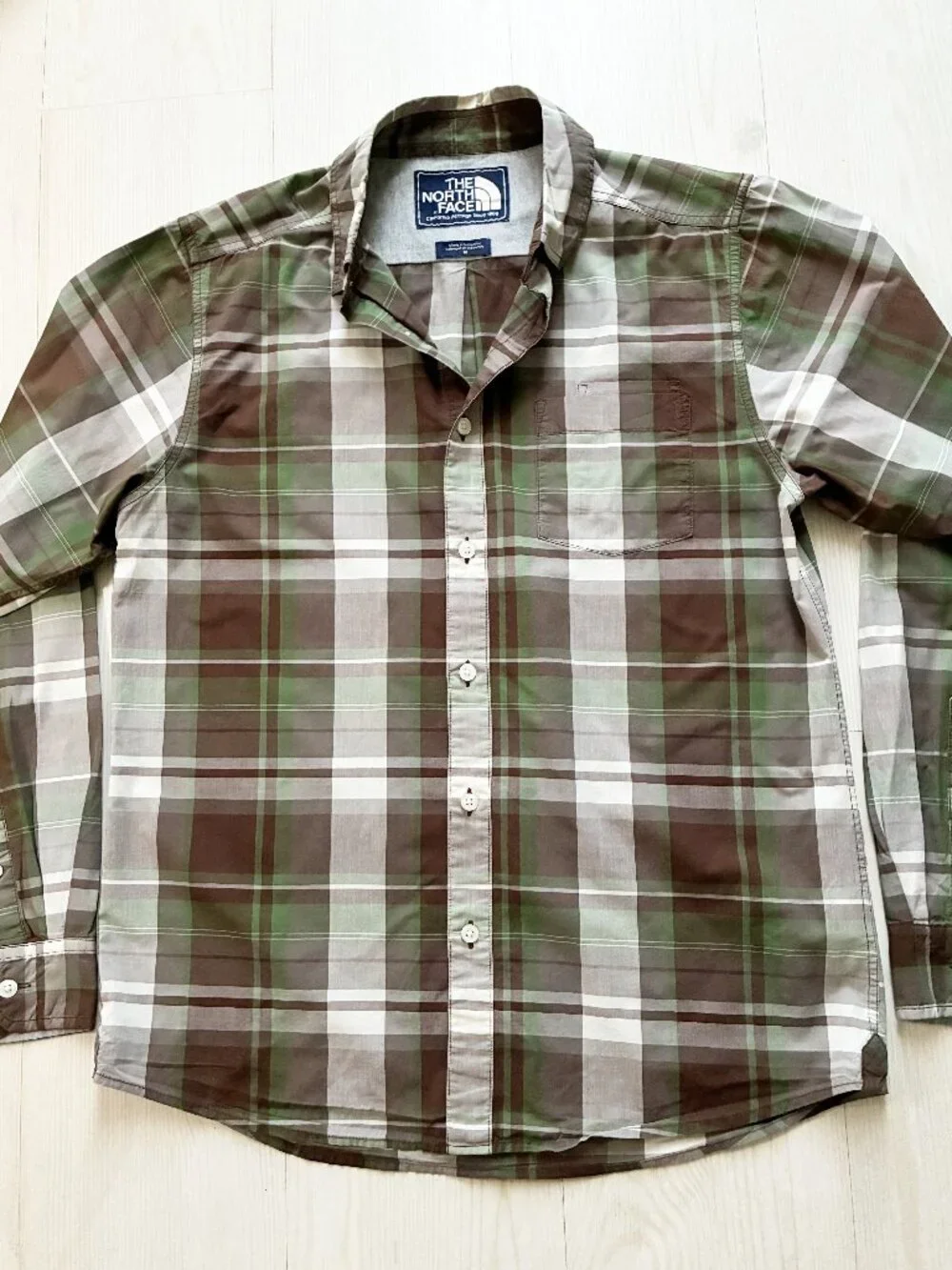 The North Face Hillside Plaid Woven Long Sleeve Shirt (Style A65G) Size M